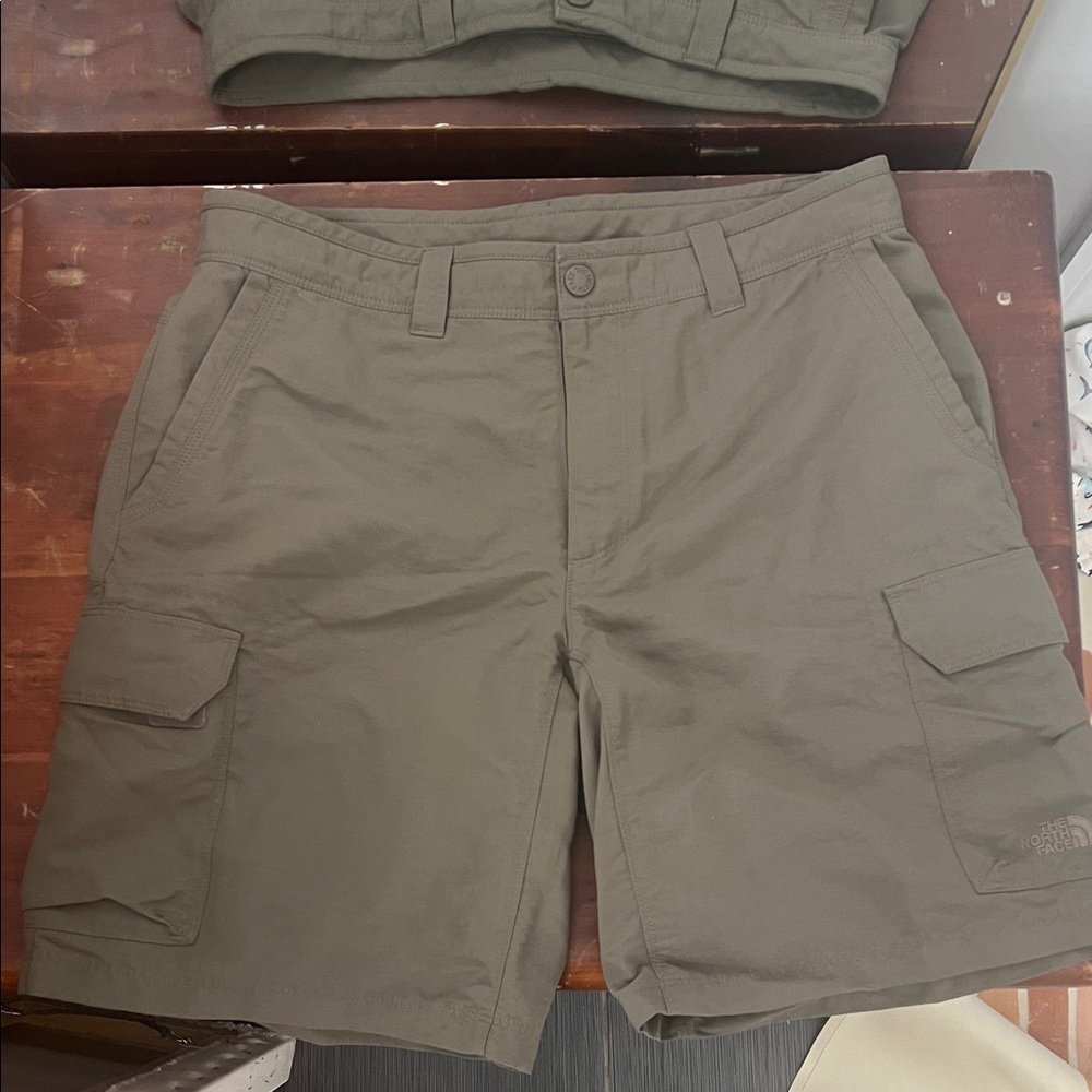 The North Face Men's Khaki Cargo Shorts